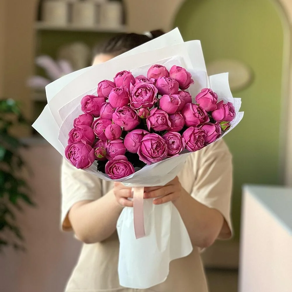 Кустовая Пионовидная  малиновая роза 