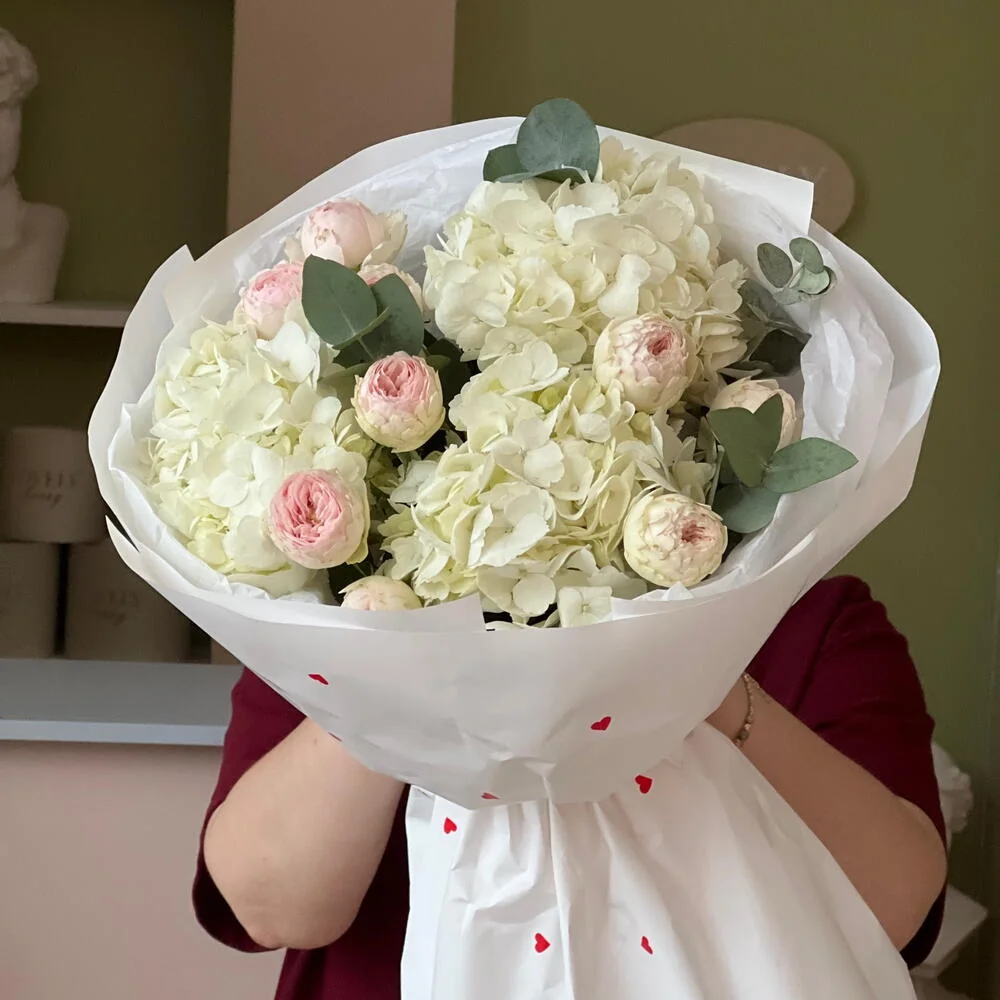 Букет с гортензией и пион. розами