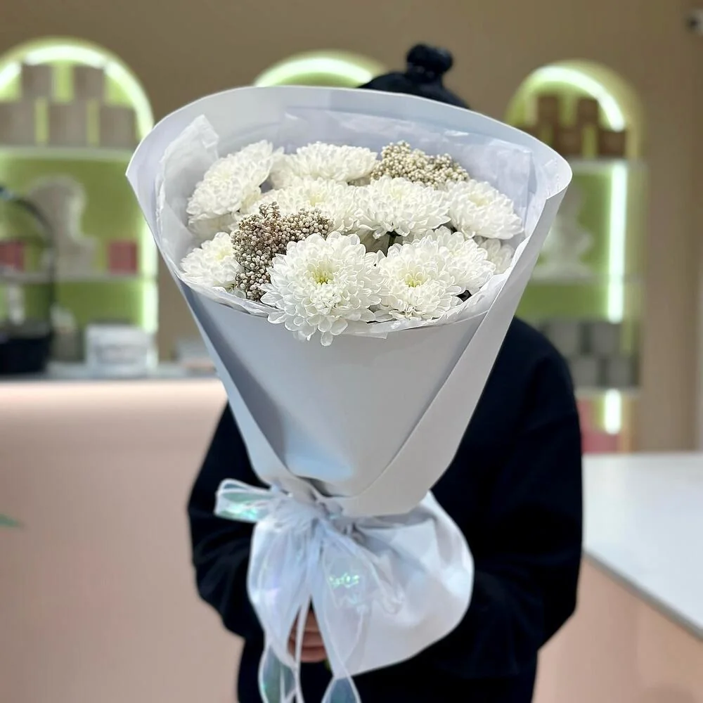 Букет с хризантемой и озотамнусом