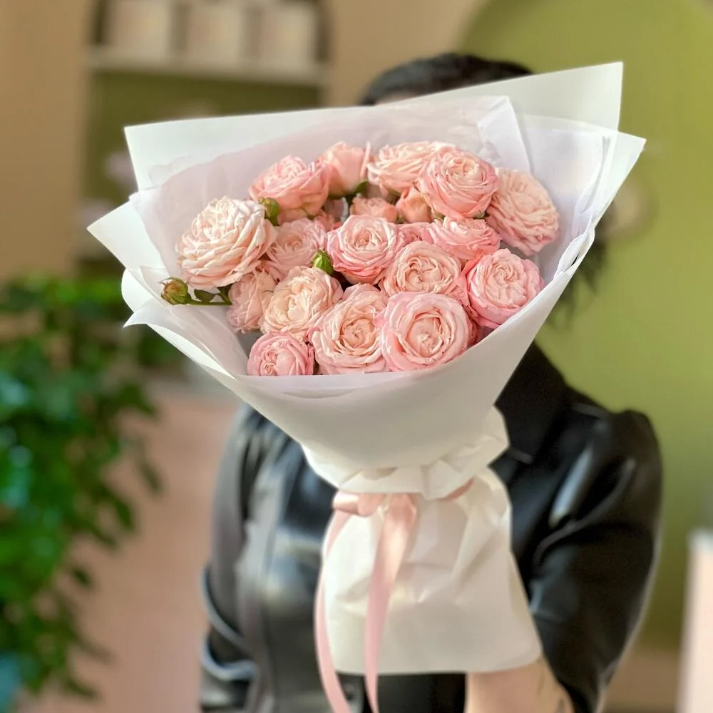 Кустовая пионовидная роза Бомбастик 7 роз