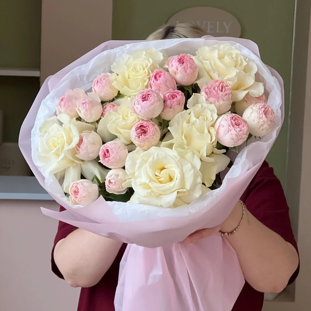 Букет с пионовидными розами